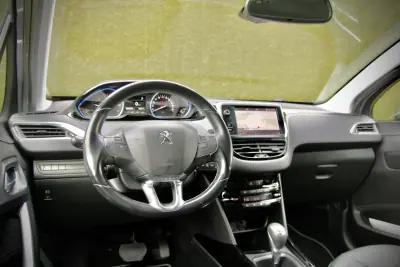 Peugeot 2008 2017 - 12900 EUR, 100000 km - AUTO.MOTO.pt - 100000km - foto 12 de 27