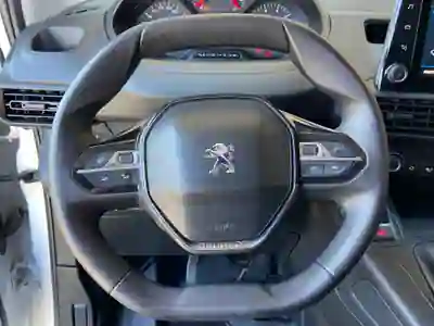 Peugeot Partner 1.6 BlueHdi 100cv Premium 2019 - 14980 EUR, 126882 km - AUTO.MOTO.pt - 126882km - foto 14 de 17