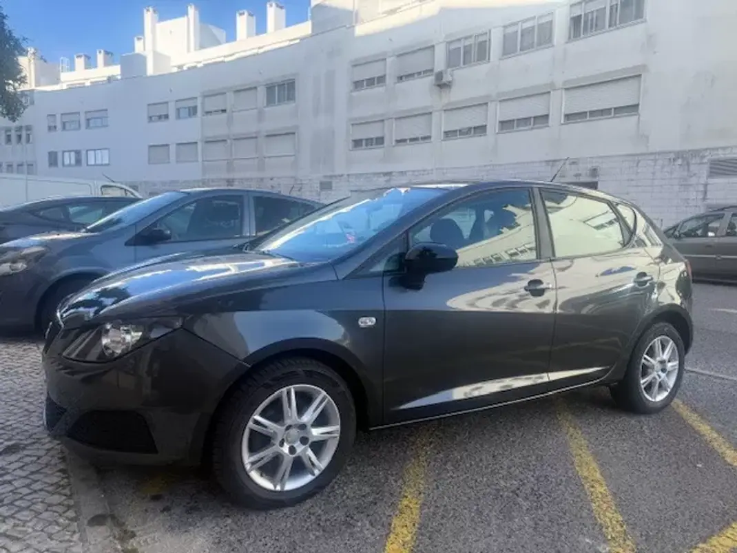 SEAT Ibiza 2010 - 5750 EUR, 156000 km - AUTO.MOTO.pt - 156000km - foto 8 de 33
