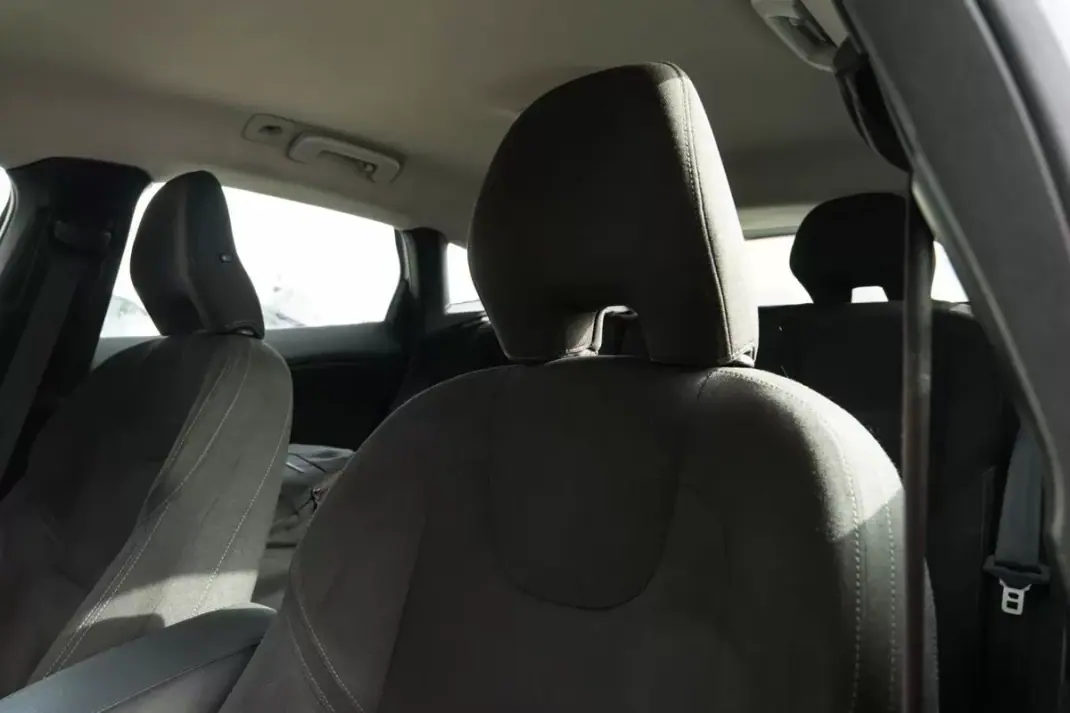 Volvo V40 2013 - 10999 EUR, 275270 km - AUTO.MOTO.pt - 275270km - foto 15 de 24