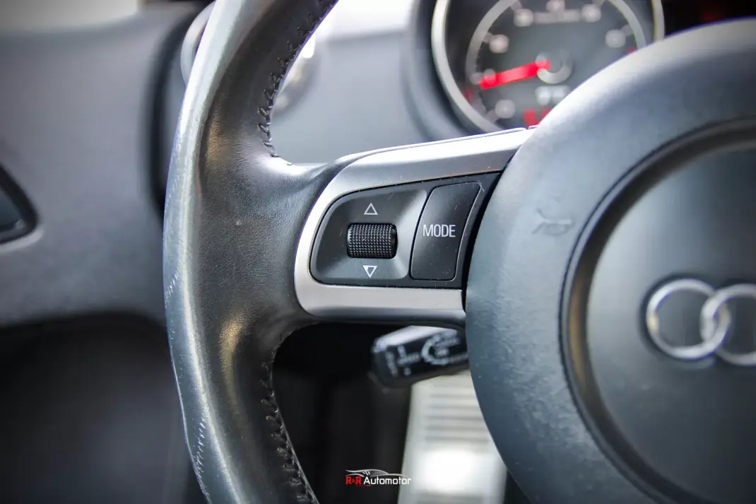 Audi TT Coupé 2006 - 17400 EUR, 74000 km - 74000km - foto 14 de 24