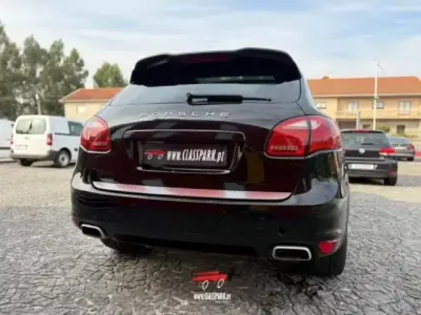 Porsche Cayenne 2012 - 29500 EUR, 211000 km - AUTO.MOTO.pt - 211000km - foto 4 de 22