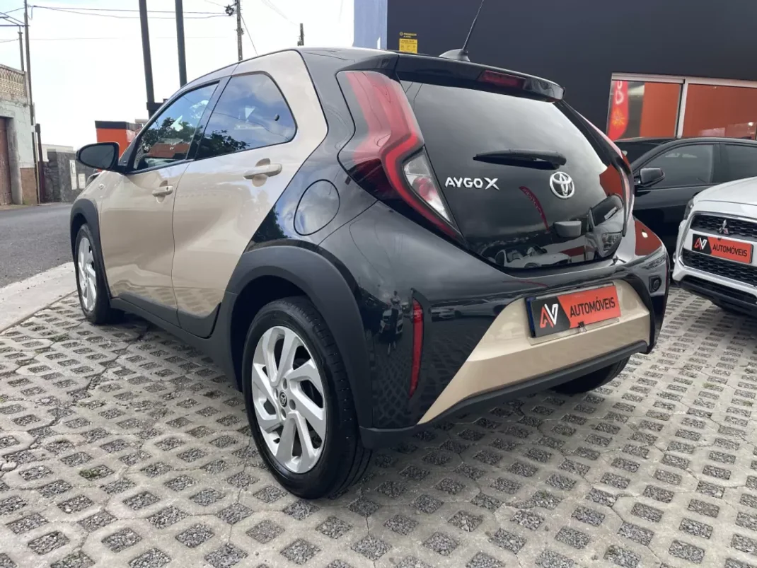Toyota Aygo 2023 - 18950 EUR, 51990 km - AUTO.MOTO.pt - 51990km - foto 5 de 12