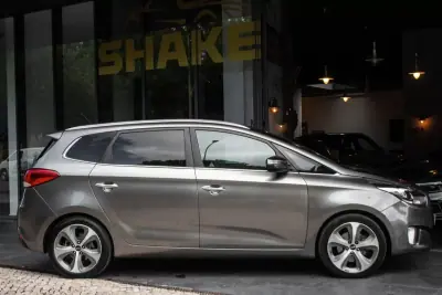 Kia Carens 2015 - 9900 EUR, 221885 km - 221885km - foto 5 de 36