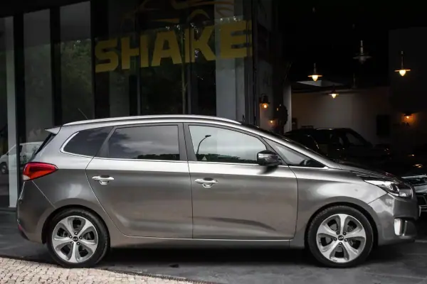 Kia Carens 2015 - 9900 EUR, 221885 km - 221885km - foto 5 de 36