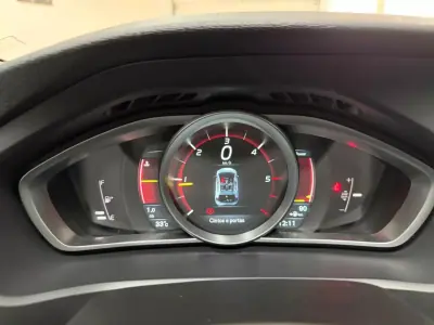 Volvo V40 2014 - 10990 EUR, 187000 km - AUTO.MOTO.pt - 187000km - foto 8 de 21