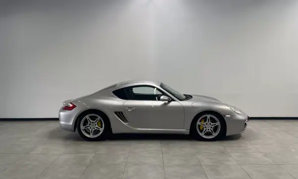 Porsche Cayman 2006 - 31900 EUR, 185000 km - AUTO.MOTO.pt - 185000km - foto 10 de 22