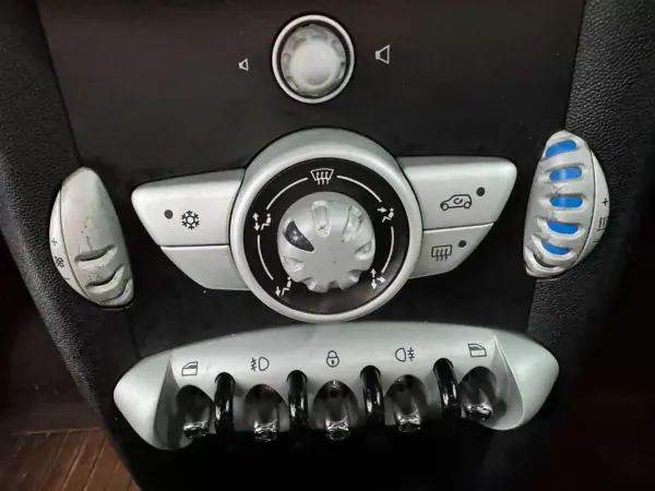 MINI One 2008 - 6990 EUR, 266000 km - AUTO.MOTO.pt - 266000km - foto 7 de 14