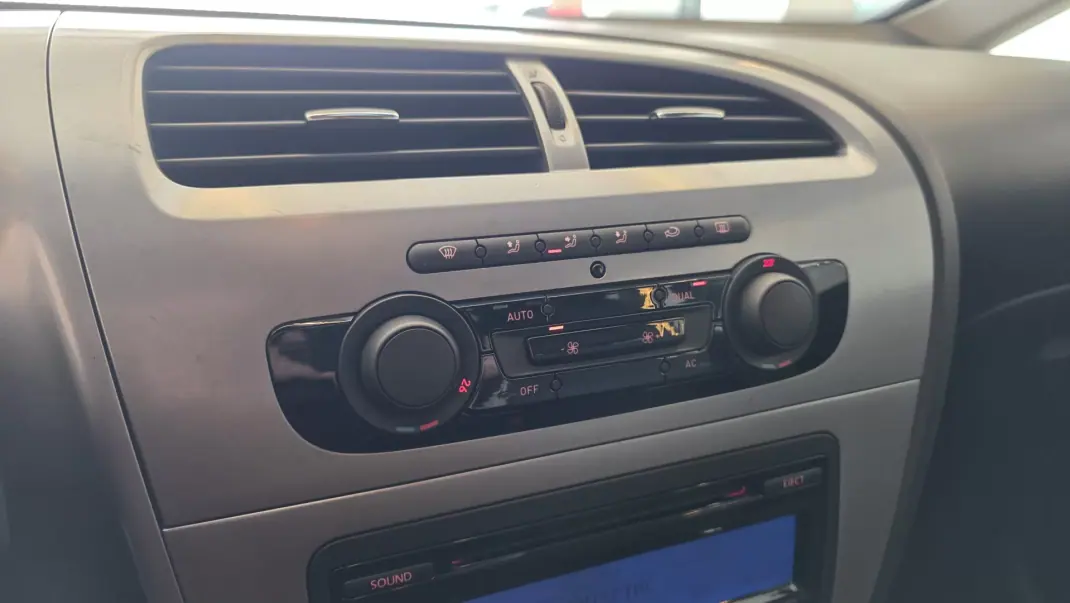 SEAT Leon 2011 - 8900 EUR, 188295 km - AUTO.MOTO.pt - 188295km - foto 43 de 52