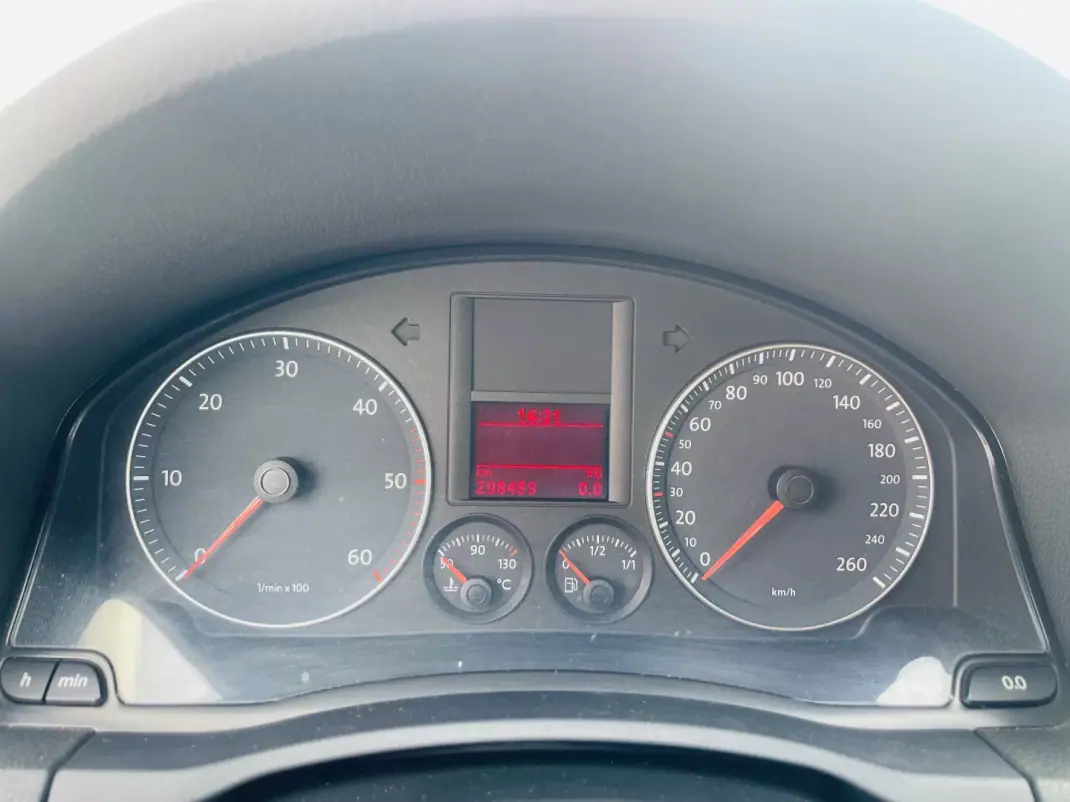 Volkswagen Golf 2010 - 7250 EUR, 298459 km - AUTO.MOTO.pt - 298459km - foto 11 de 12