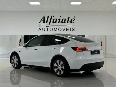 Tesla Model Y 2022 - 34890 EUR, 49800 km - AUTO.MOTO.pt - 49800km - foto 4 de 32
