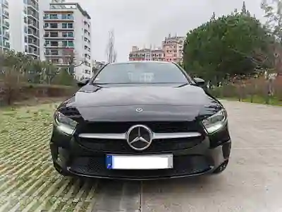 Mercedes-Benz A 180 Limousine 2020 - 21950 EUR, 87000 km - AUTO.MOTO.pt - 87000km - foto 1 de 9