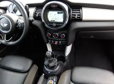 MINI Cooper 2016 - 15750 EUR, 148000 km - AUTO.MOTO.pt - 148000km - foto 15 de 20