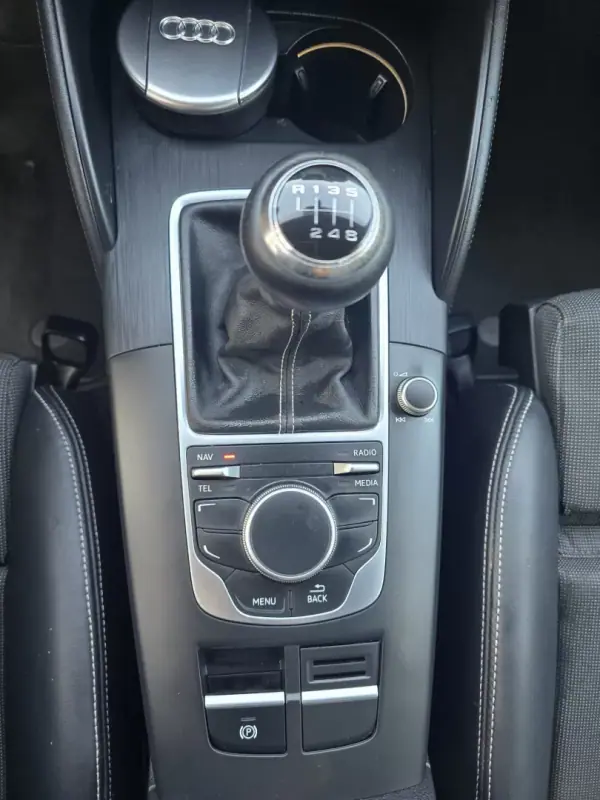 Audi A3 Sportback 2015 - 9950 EUR, 282000 km - AUTO.MOTO.pt - 282000km - foto 13 de 14