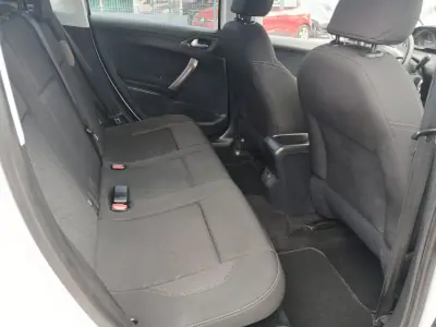 Peugeot 2008 2016 - 8650 EUR, 88623 km - AUTO.MOTO.pt - 88623km - foto 20 de 25