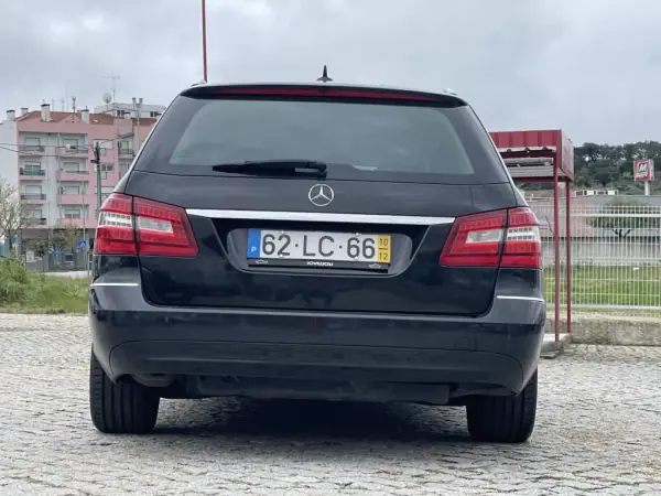 Mercedes-Benz E 250 2010 - 13950 EUR, 277830 km - AUTO.MOTO.pt - 277830km - foto 4 de 12