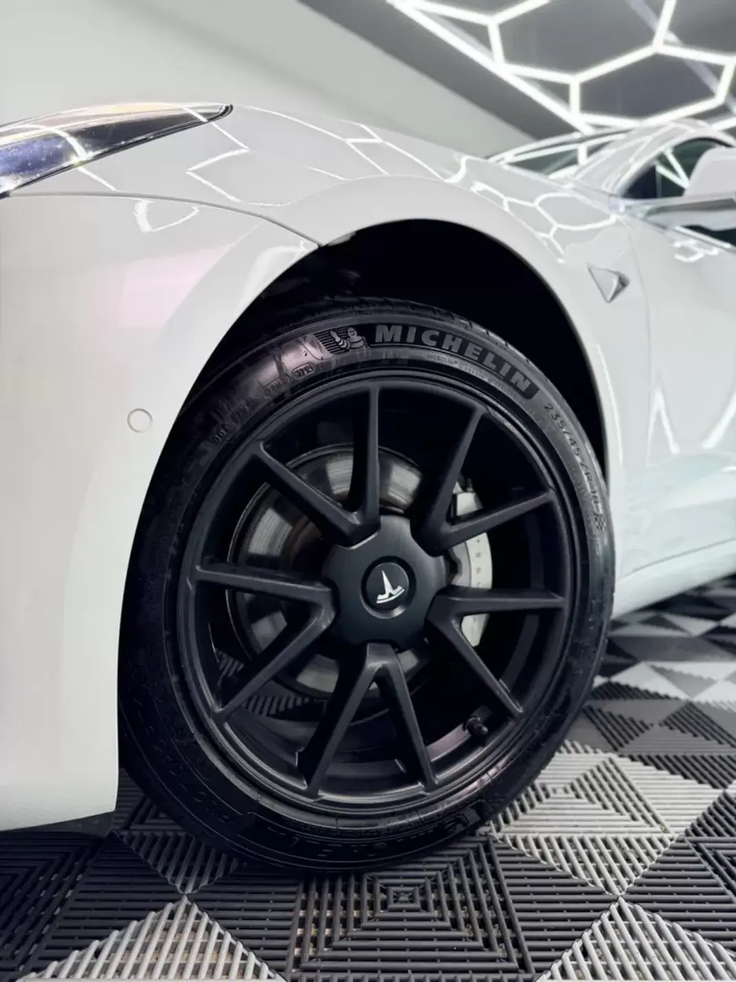 Tesla Model 3 2019 - 18500 EUR, 162000 km - AUTO.MOTO.pt - 162000km - foto 3 de 24