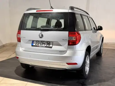 Skoda Yeti 2014 - 11250 EUR, 241409 km - foto 5 de 24