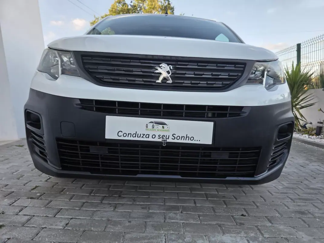 Peugeot Partner 2019 - 14900 EUR, 73560 km - AUTO.MOTO.pt - 73560km - foto 4 de 52