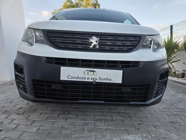 Peugeot Partner 2019 - 13990 EUR, 73560 km - AUTO.MOTO.pt - 73560km - foto 4 de 52