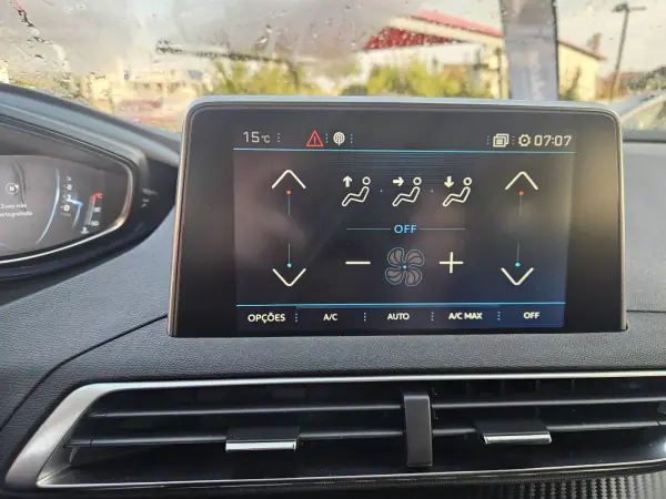 Peugeot 3008 2019 - 14900 EUR, 129000 km - AUTO.MOTO.pt - 129000km - foto 28 de 38