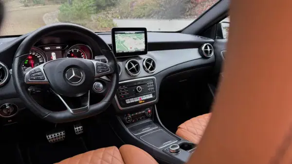 Mercedes-Benz GLA 180 2020 - 25750 EUR, 160000 km - AUTO.MOTO.pt - 160000km - foto 6 de 23