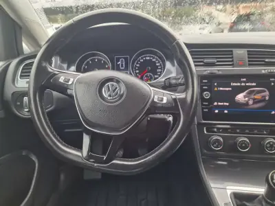 Volkswagen Golf 2019 - 18999 EUR, 139668 km - AUTO.MOTO.pt - 139668km - foto 23 de 30