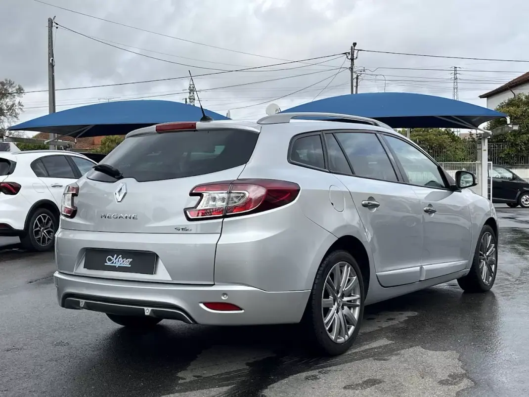 Renault Mégane Sport Tourer 2014 - 7750 EUR, 250000 km - AUTO.MOTO.pt - 250000km - foto 5 de 47
