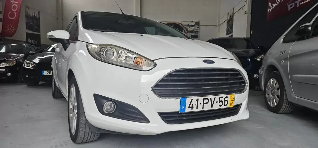 Ford Fiesta 2015 - 6990 EUR, 185000 km - AUTO.MOTO.pt - 185000km - foto 4 de 17