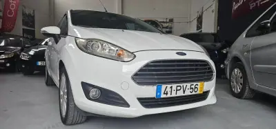 Ford Fiesta 2015 - 6990 EUR, 185000 km - AUTO.MOTO.pt - 185000km - foto 4 de 17