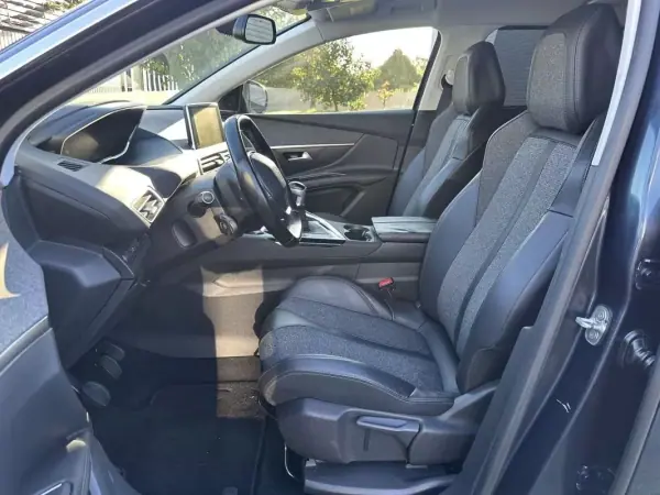 Peugeot 5008 2018 - 14900 EUR, 220000 km - AUTO.MOTO.pt - 220000km - foto 35 de 60
