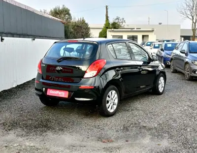 Hyundai i20 2012 - 7490 EUR, 172563 km - AUTO.MOTO.pt - 172563km - foto 8 de 23