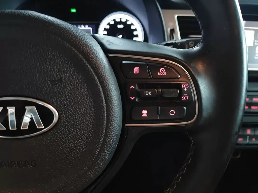 Kia Niro 2019 - 17250 EUR, 51300 km - AUTO.MOTO.pt - 51300km - foto 26 de 34