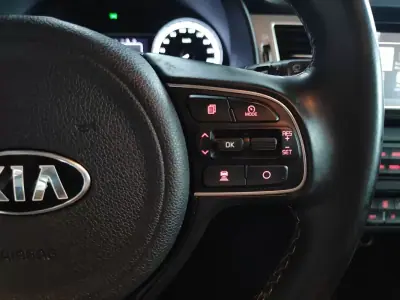 Kia Niro 2019 - 17250 EUR, 51300 km - AUTO.MOTO.pt - 51300km - foto 26 de 34