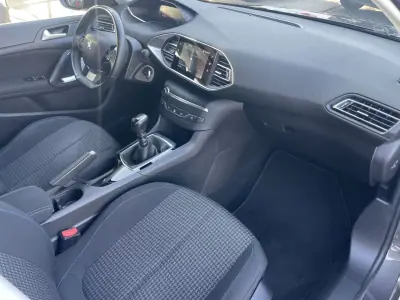 Peugeot 308 2020 - 13750 EUR, 95058 km - AUTO.MOTO.pt - 95058km - foto 7 de 8