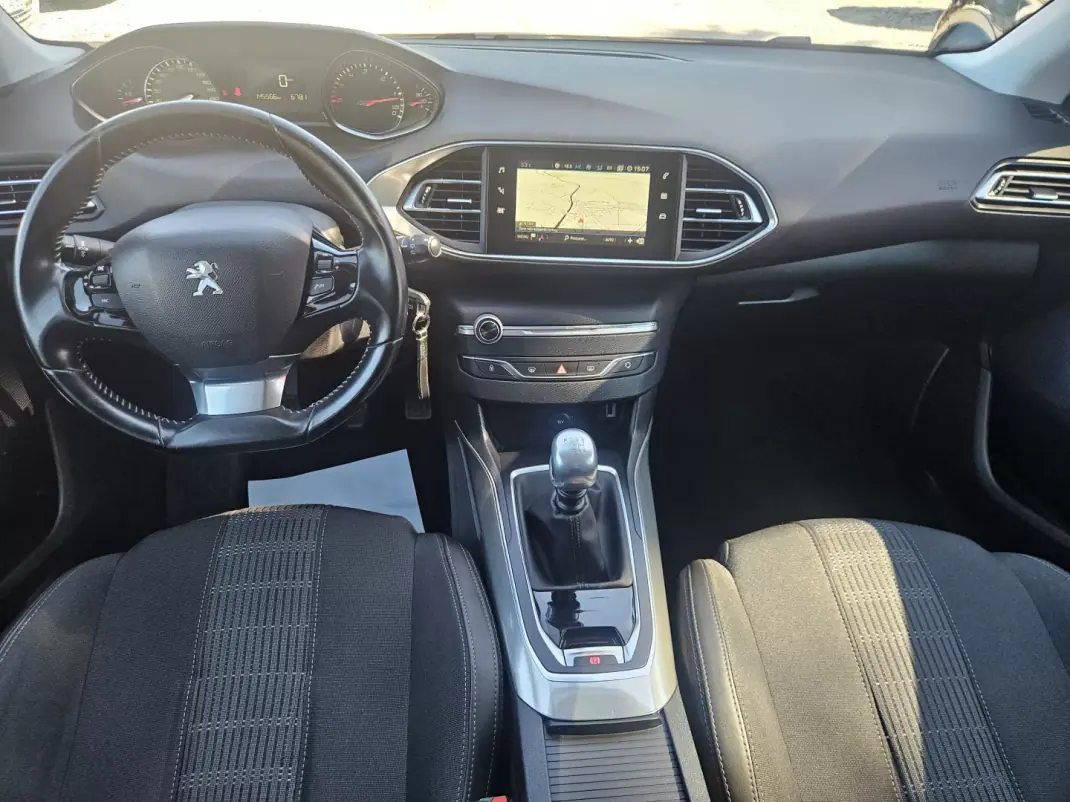 Peugeot 308 SW 2019 - 13500 EUR, 145500 km - 145500km - foto 16 de 33