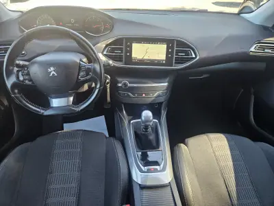 Peugeot 308 SW 2019 - 13500 EUR, 145500 km - 145500km - foto 16 de 33