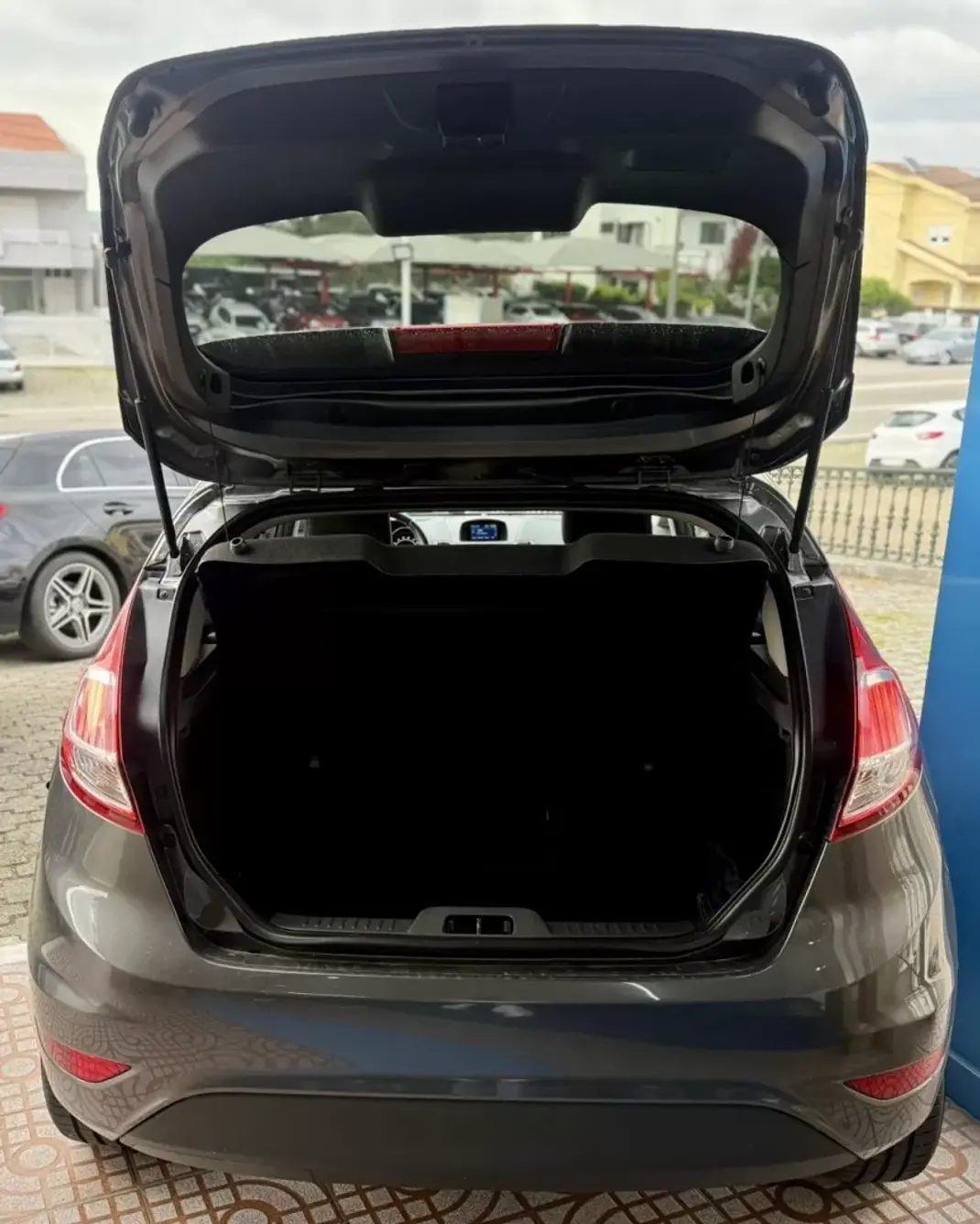 Ford Fiesta 2016 - 9950 EUR, 92000 km - AUTO.MOTO.pt - 92000km - foto 25 de 26
