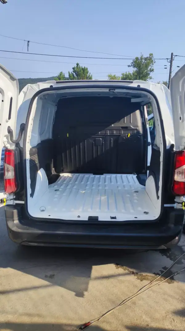 Opel Combo 2020 - 12978 EUR, 149789 km - AUTO.MOTO.pt - 149789km - foto 13 de 17
