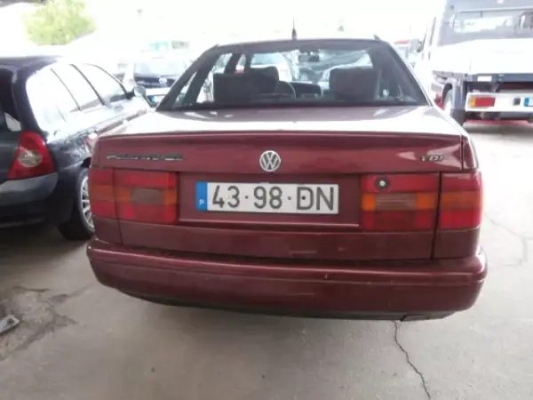 Volkswagen Passat 1994 - 2250 EUR, 333645 km - AUTO.MOTO.pt - 333645km - foto 6 de 13