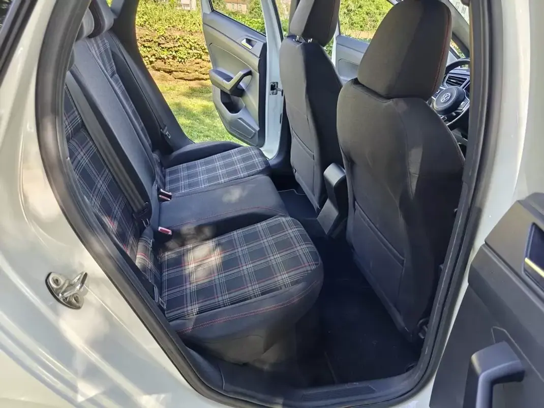 Volkswagen Polo 2018 - 24490 EUR, 59000 km - AUTO.MOTO.pt - 59000km - foto 16 de 50