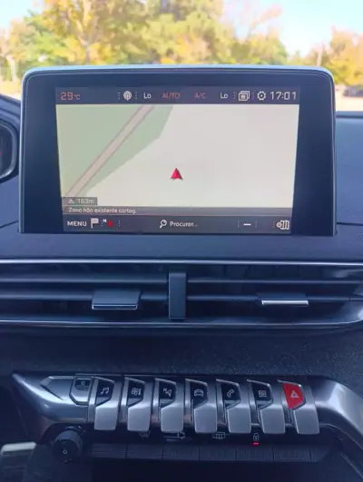 Peugeot 3008 2017 - 17250 EUR, 150000 km - AUTO.MOTO.pt - 150000km - foto 10 de 17