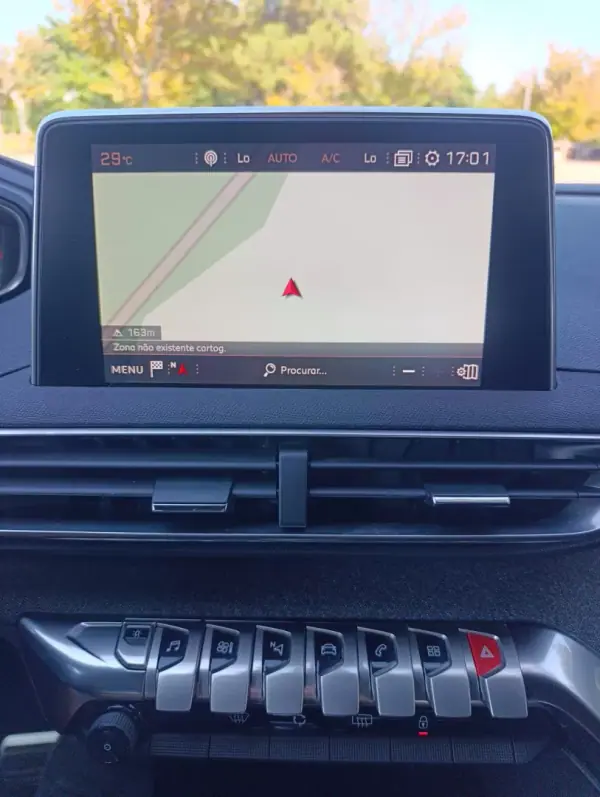 Peugeot 3008 2017 - 17250 EUR, 150000 km - AUTO.MOTO.pt - 150000km - foto 10 de 17