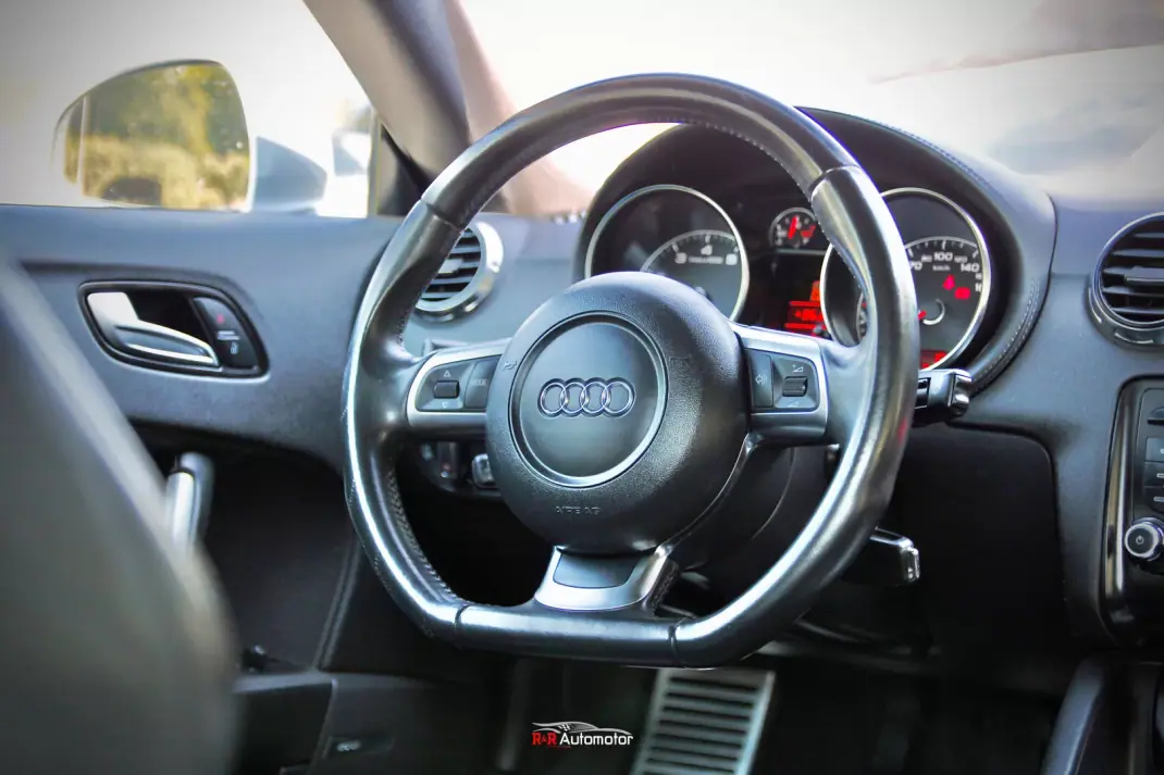 Audi TT Coupé 2006 - 17400 EUR, 74000 km - 74000km - foto 13 de 24