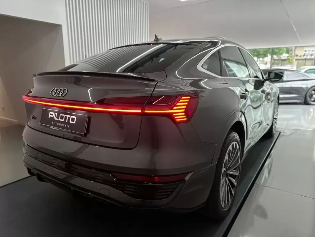 Audi Q8 e-Tron Sportback 2023 - 49500 EUR, 93000 km - AUTO.MOTO.pt - 93000km - foto 9 de 31