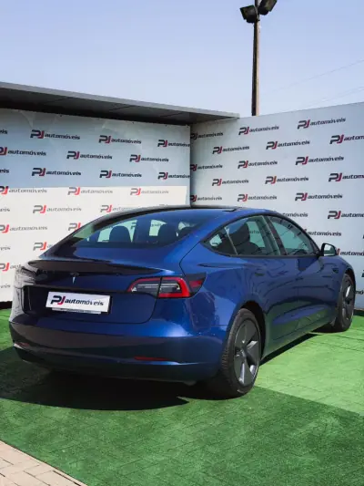 Tesla Model 3 2021 - 26990 EUR, 72100 km - 72100km - foto 17 de 19