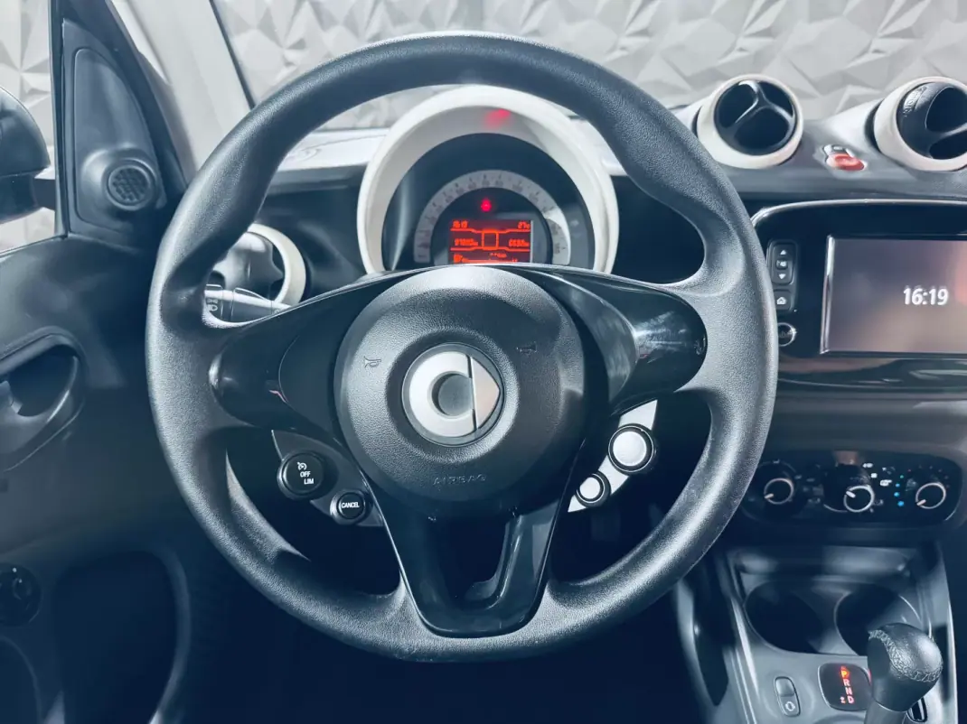 Smart ForTwo 2015 - 8490 EUR, 97800 km - 97800km - foto 16 de 31