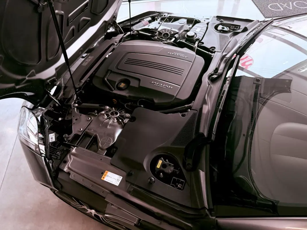 Jaguar F-Type 2018 - 46000 EUR, 64300 km - AUTO.MOTO.pt - 64300km - foto 37 de 135