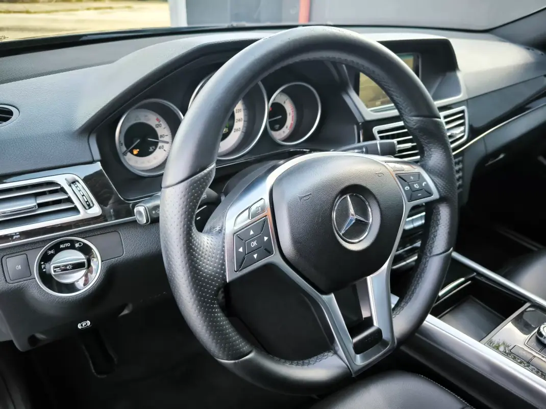 Mercedes-Benz E 250 2013 - 12950 EUR, 369000 km - AUTO.MOTO.pt - 369000km - foto 25 de 41