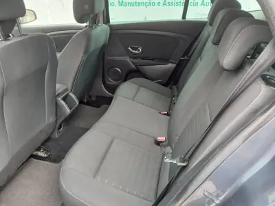 Renault Mégane Sport Tourer 2016 - 8950 EUR, 157317 km - AUTO.MOTO.pt - 157317km - foto 17 de 25